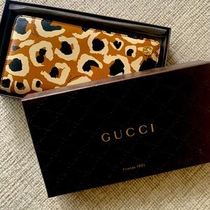 ❤️💚SOLD💚❤️Authentic GUCCI Wallet
